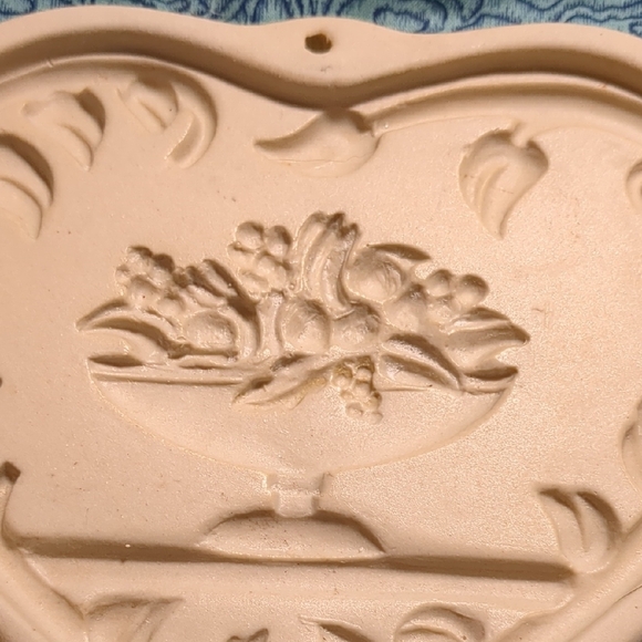 Vintage 1999 Pampered Chef Come To The Table Heart Cookie Mold - Picture 2 of 5